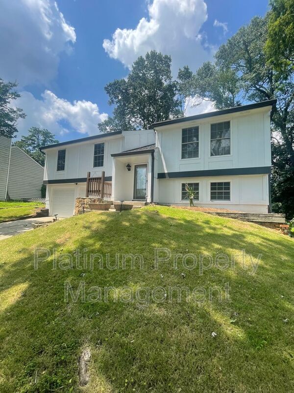 Building Photo - 10500 Worthington Hills Manor