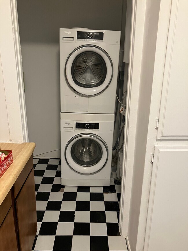 Building Photo - 622 N La Fayette Park Pl