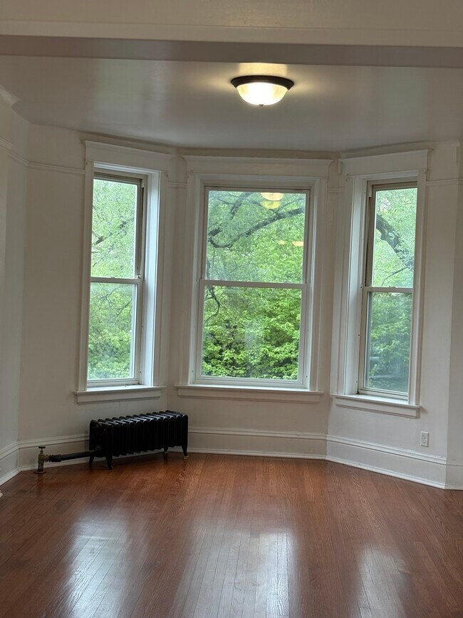 Building Photo - 5704 S Kenwood Ave
