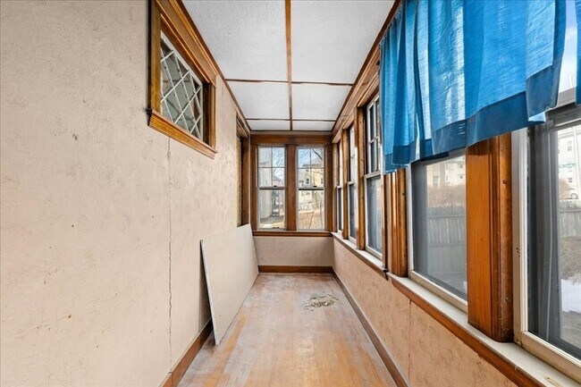 Building Photo - 183 Vernon St