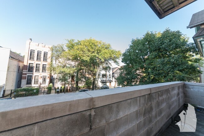 Building Photo - 2539 N Southport Ave