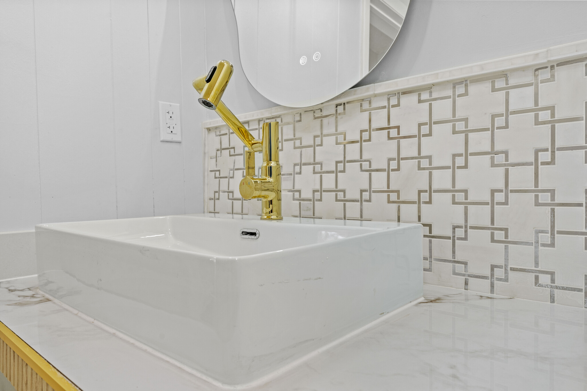 Building Photo - 210 Raymond Rd