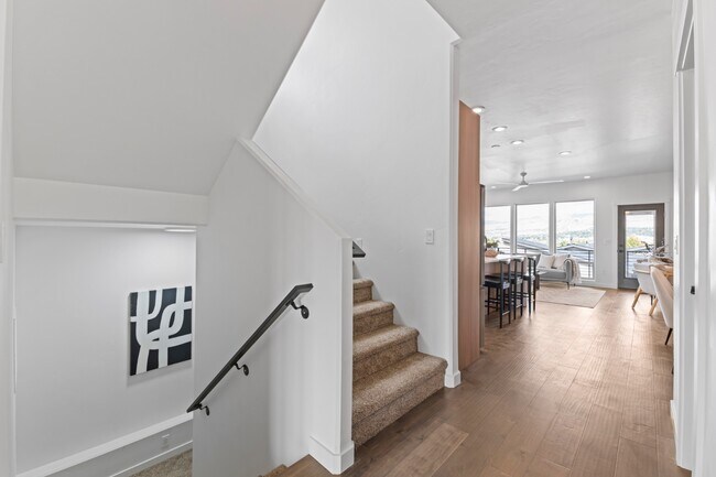Building Photo - 1277 E Echelon Rdg Ln