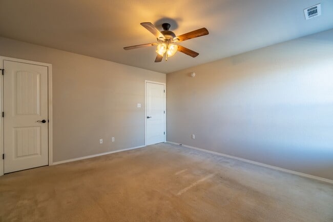 Building Photo - 7827 Huntington Way