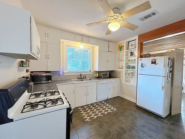 Building Photo - 3 Bedroom House in Capital Heights