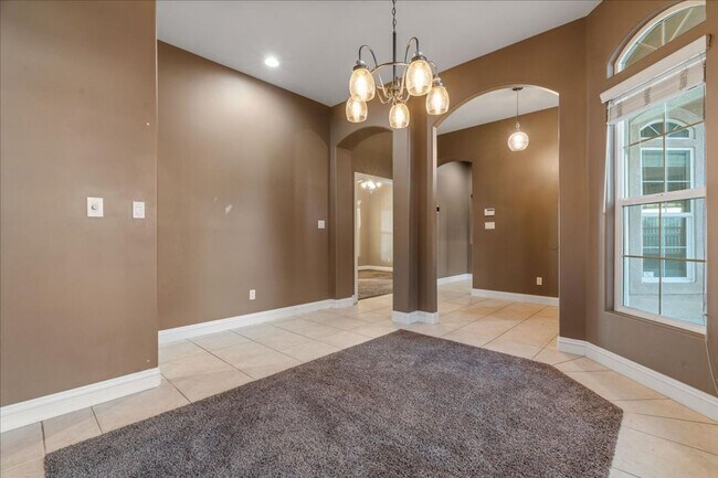 Building Photo - West Bakersfield Custom Home for Rent Available Now!