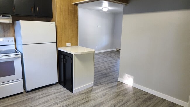 Building Photo - 1 Bedroom- Main floor- Black River Falls