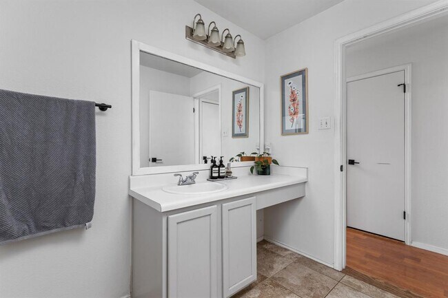Building Photo - 8904 Kimono Ridge Dr