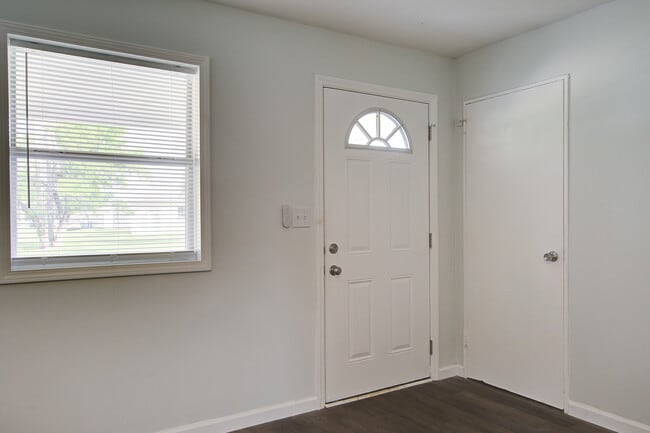 Building Photo - 2325 Elegans Dr