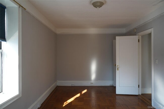 Building Photo - 50-05-50-43 43rd Ave