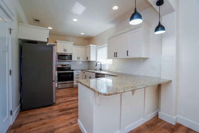 Building Photo - 1655 N Azurite Pl