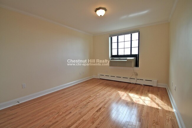 Bedroonm - 60 Brattle St