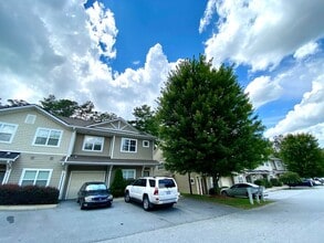 Building Photo - 3/2 End Unit Condo in Fletcher with Pool A...