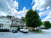 Building Photo - 3/2 End Unit Condo in Fletcher with Pool A...