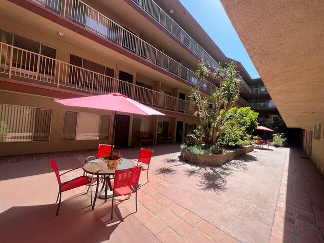 Building Photo - 2 Bedroom 2 Bath Spacious Condo For Rent in Long Beach Comes with Assigned Garage Space - Marketi...