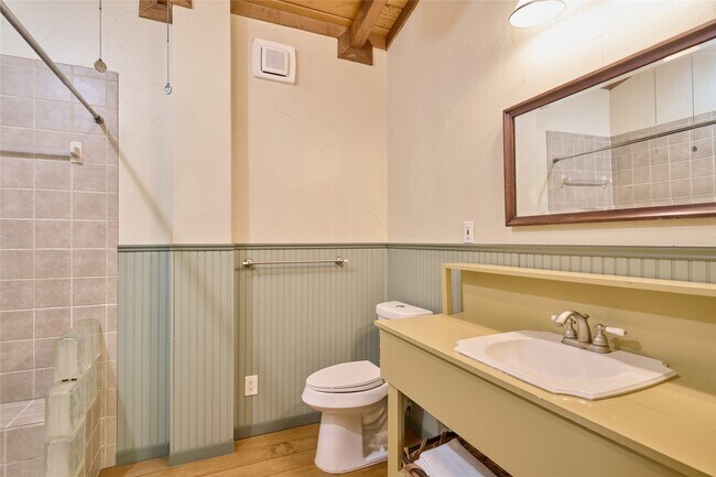 Building Photo - 18233 Country Pl Dr