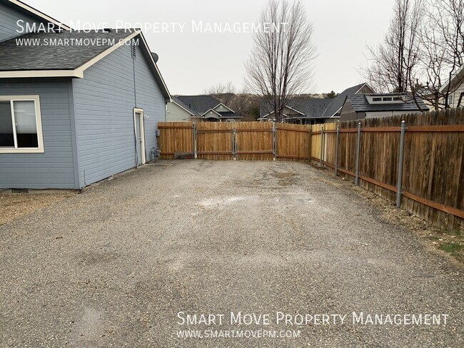 Building Photo - 6094 S Teak Way