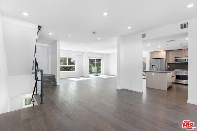 Building Photo - 849 N Alta Vista Blvd
