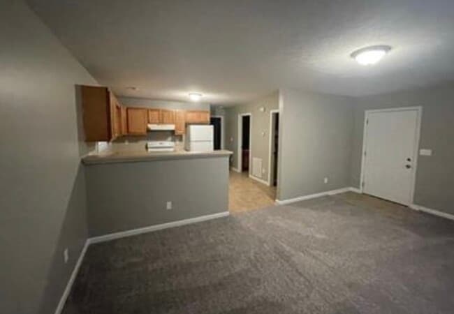 Building Photo - 466 Springfield Rd