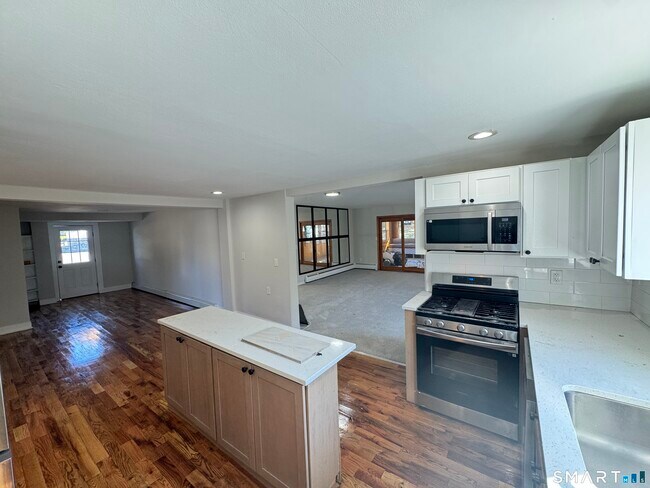 Building Photo - 137 Middletown Ave