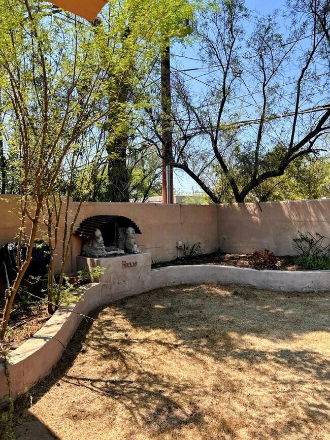 Building Photo - *** COMING SOON***3 Bedroom 1 1/4 Bath Hom...