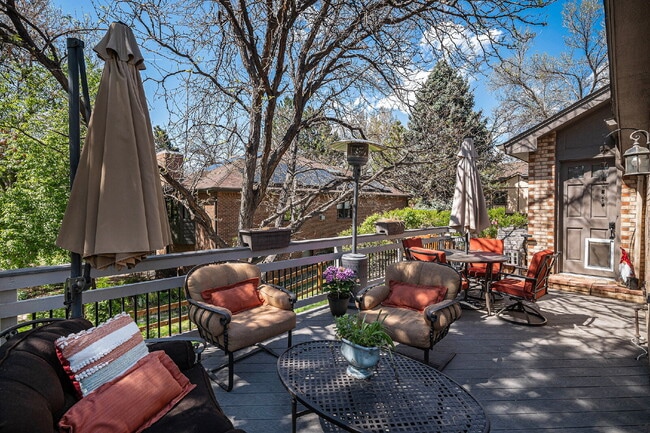 Building Photo - "Spacious 4-Bedroom Retreat with 3.5 Baths...