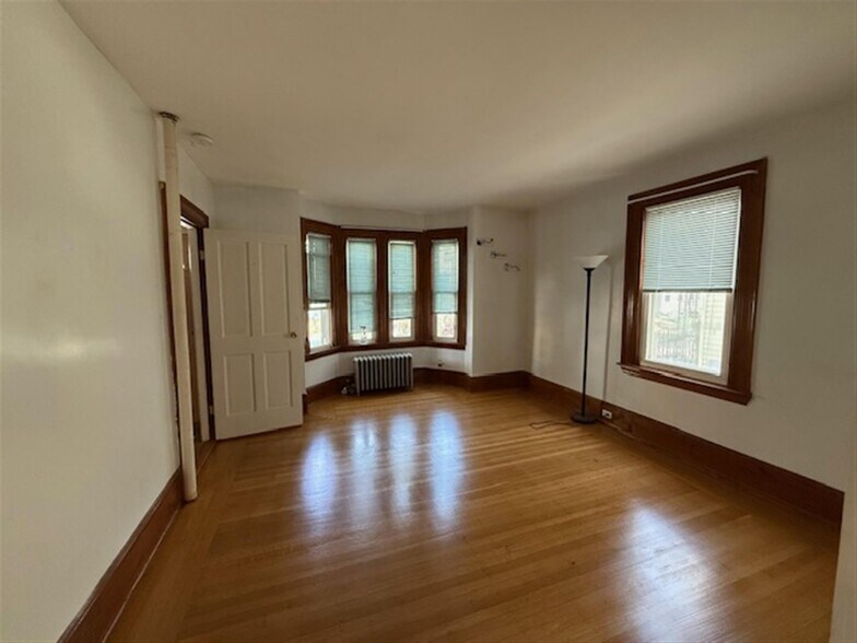 Building Photo - 26 Otis St