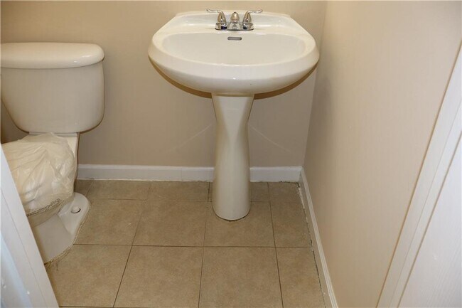Building Photo - 176 Rivergate Ct