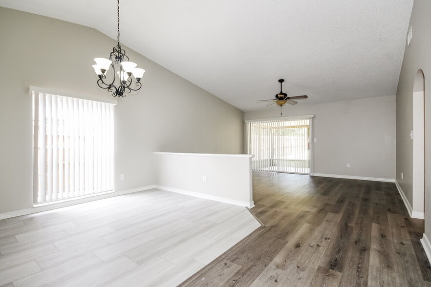 Building Photo - 1554 Thistledown Dr