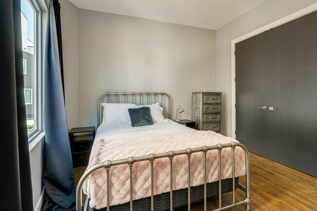 Building Photo - 2910 Felicia St