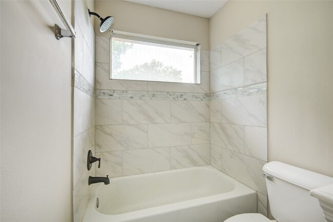 Building Photo - 107 Mango St