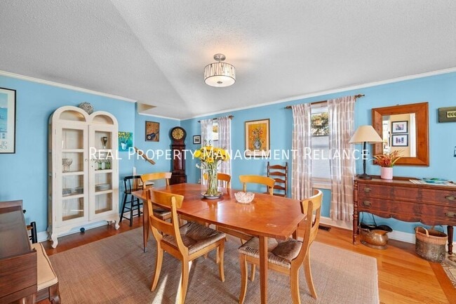 Building Photo - 19 Bayview Ave