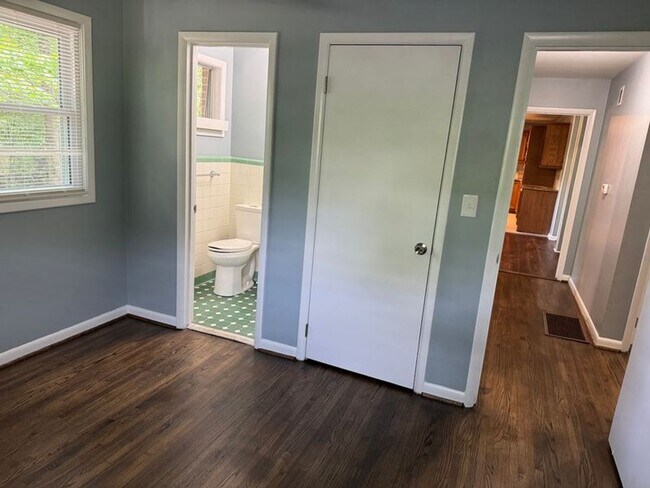 Building Photo - NOW AVAILABLE! RENT READY!!