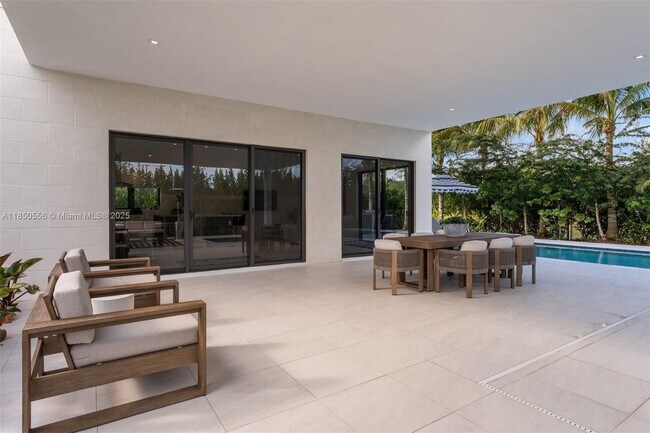 Building Photo - 16703 Botaniko Dr S