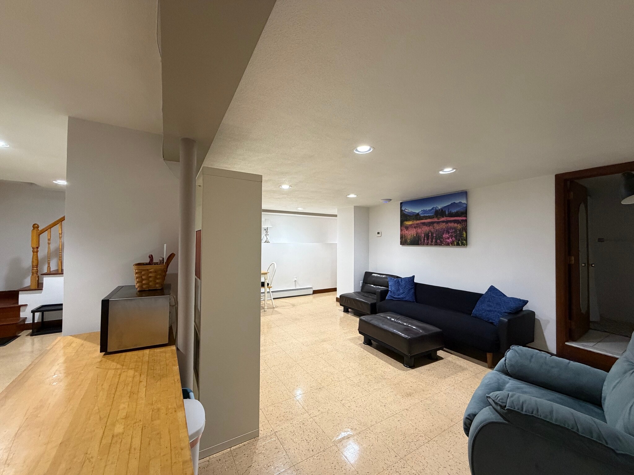 Building Photo - 223 Hurley St