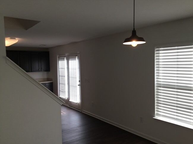 Building Photo - 2718 Quail Oaks Drive