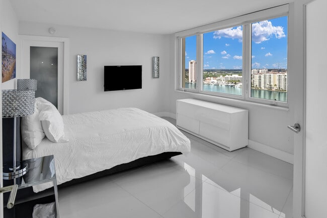 Building Photo - 500 S Ocean Blvd