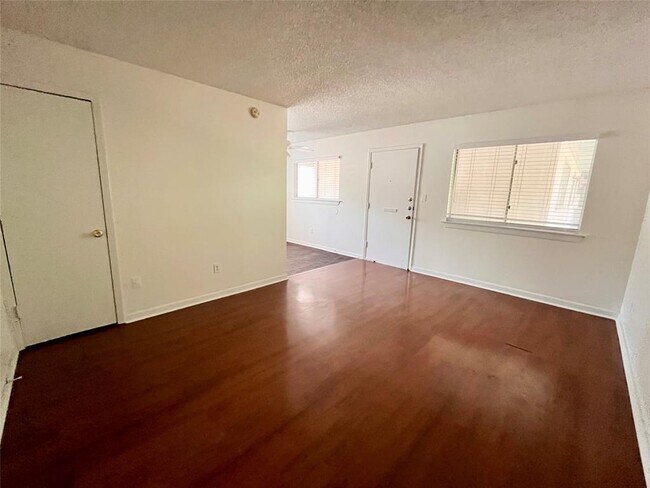 Building Photo - 3106 Duval St