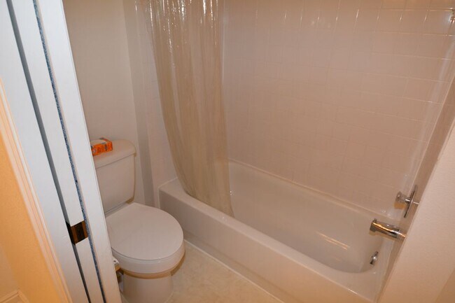 Building Photo - 146 W 1230 N