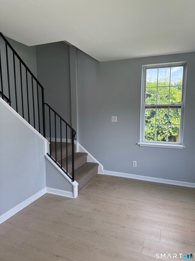 Building Photo - 284 Linwood Ave