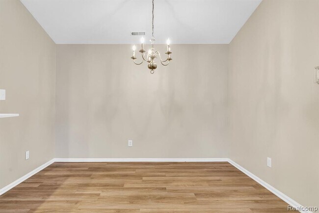 Building Photo - 8208 Chesapeake Cir