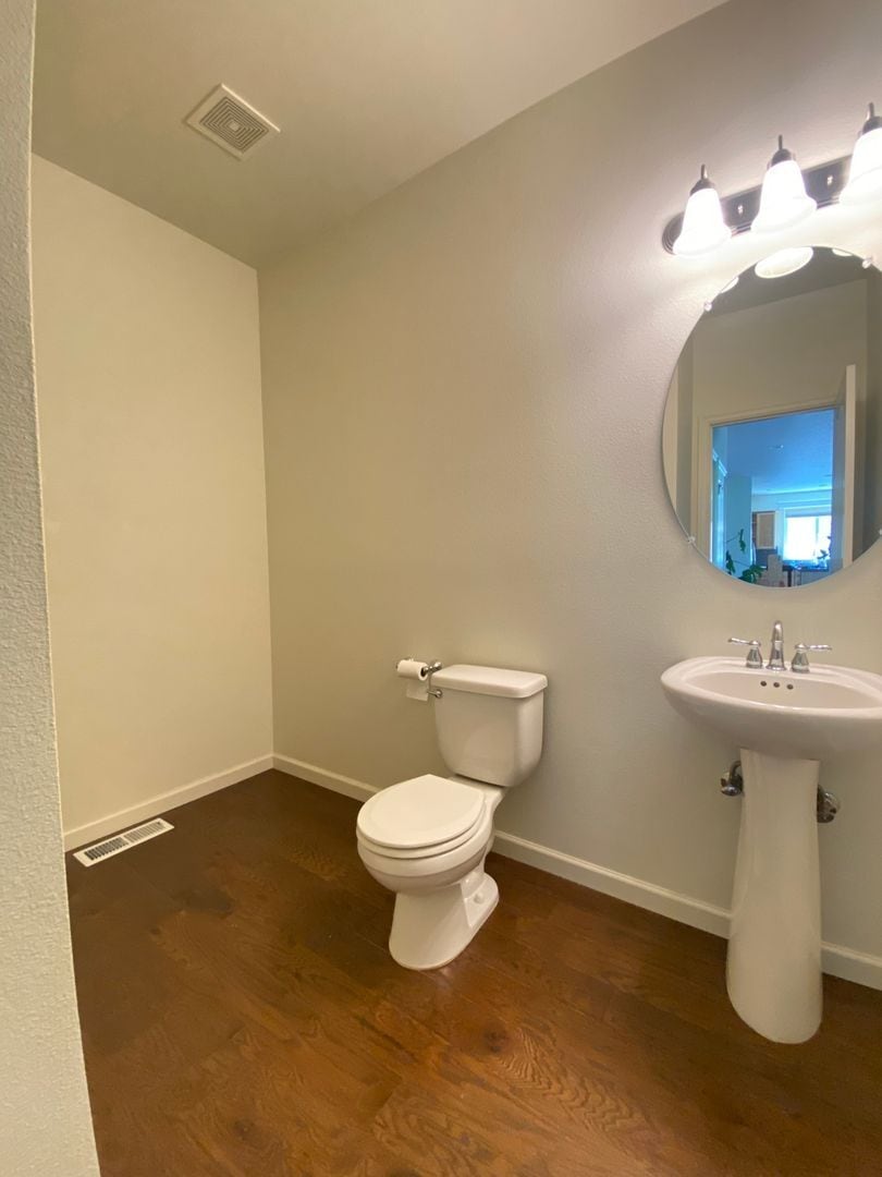 Building Photo - 3607 Hoodview Dr