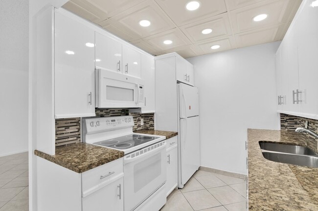 Building Photo - 2043 Cornwall C