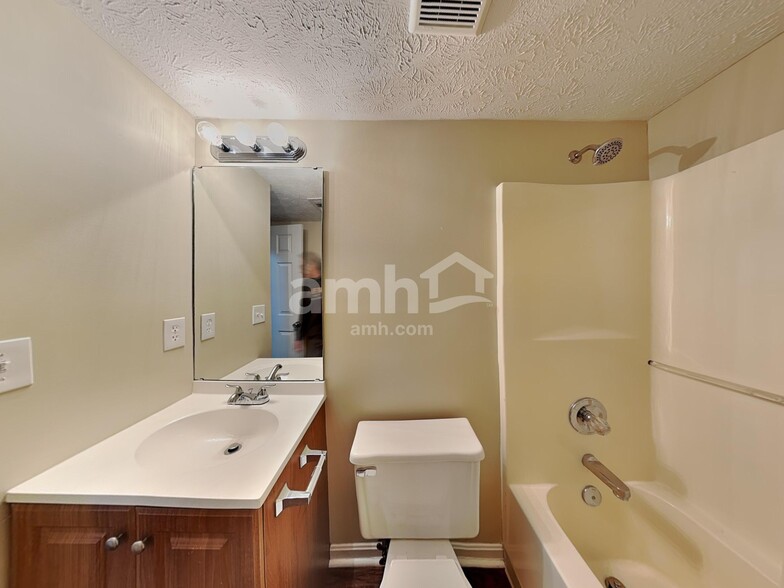 Building Photo - 556 Grouse Ct