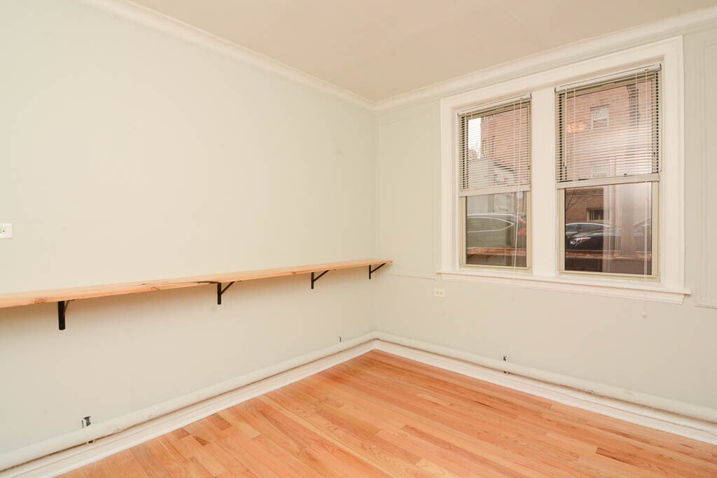 Building Photo - 545 W Surf St