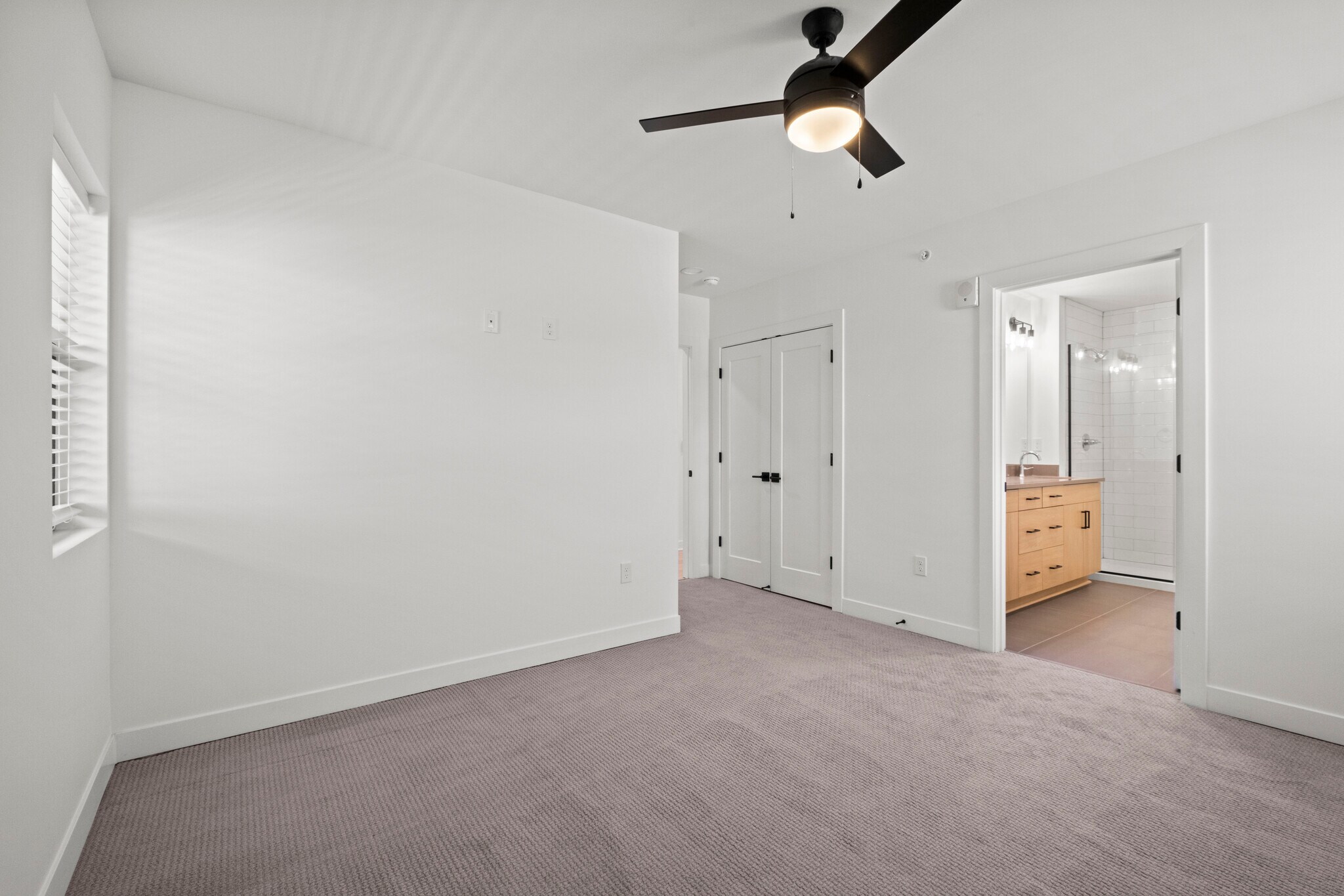 Building Photo - 3009 N Oak Trafficway