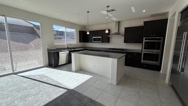 Building Photo - One Story 6-bedroom Home with Attached Casita