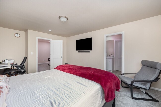 Building Photo - Charming 4-Bed | 2.5-Bath Home in Sultan $3,100 – Available August!