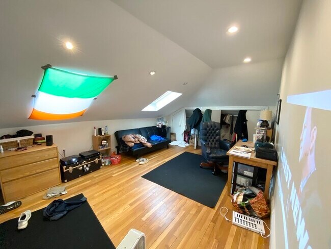 Building Photo - 89 Cedar St