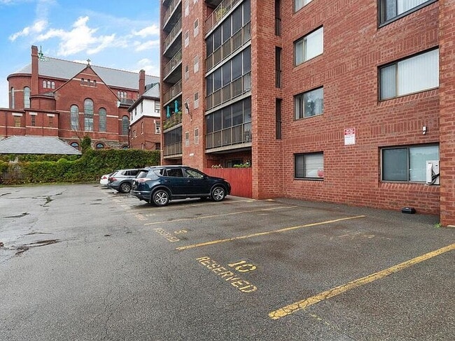 Building Photo - 100 High St